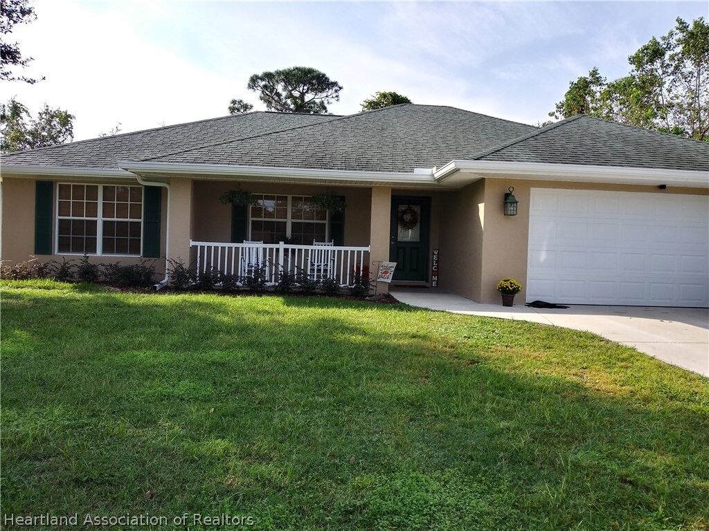 Property Photo: 205 Howey Road FL 33870