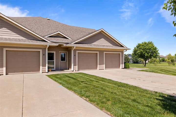 Property Photo: 2606 NE Oak Drive 4 IA 50021