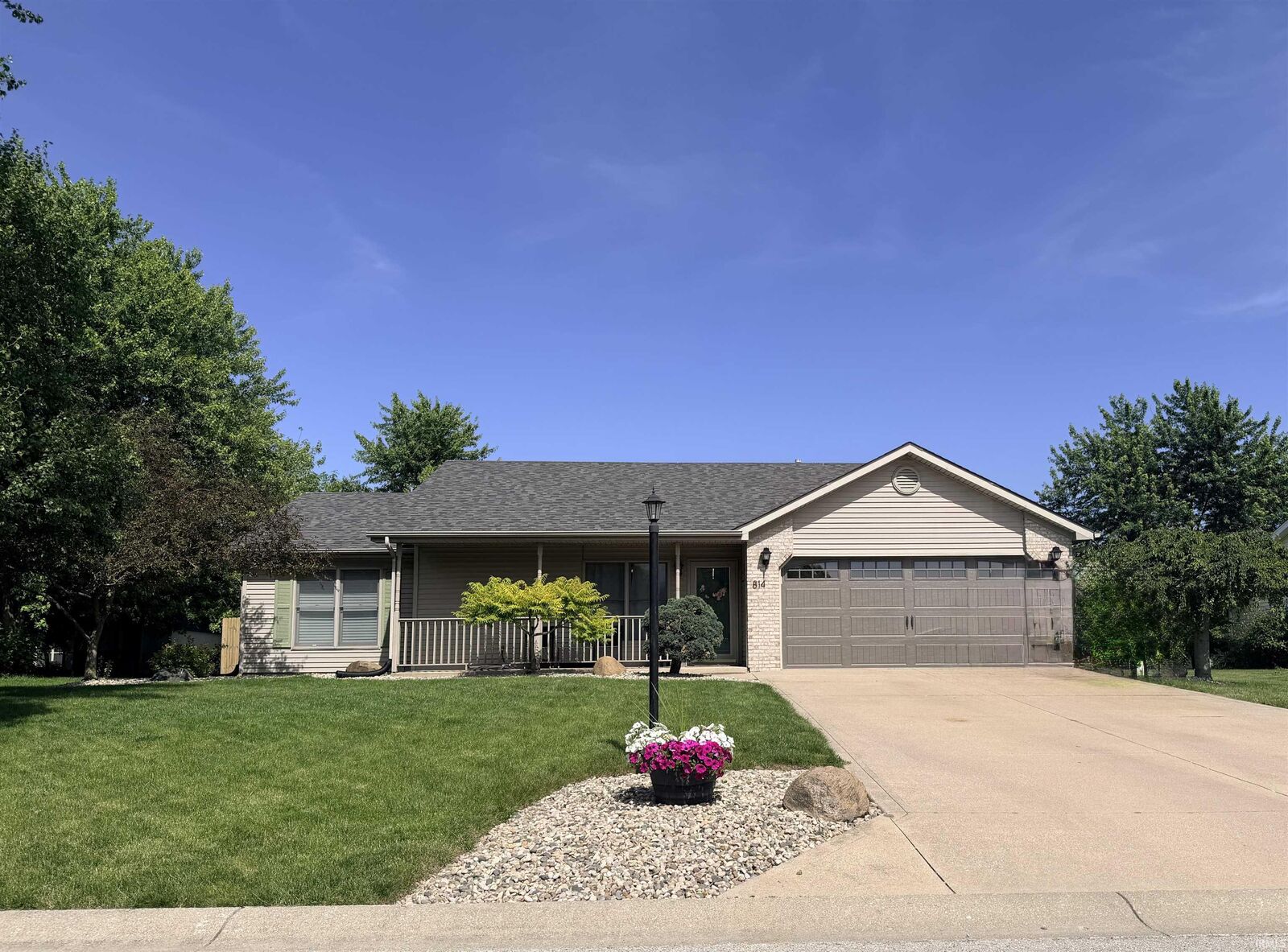 Property Photo:  814 Prairie Lane  IN 46777 