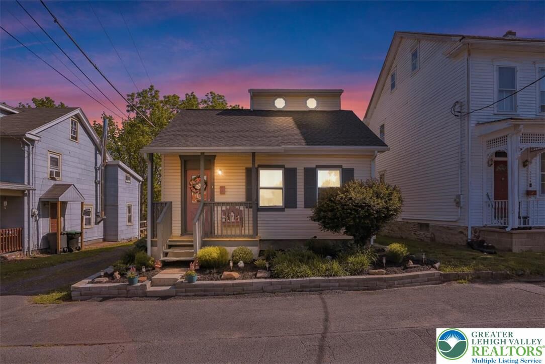 Property Photo:  226 Tammany Street  PA 17961 