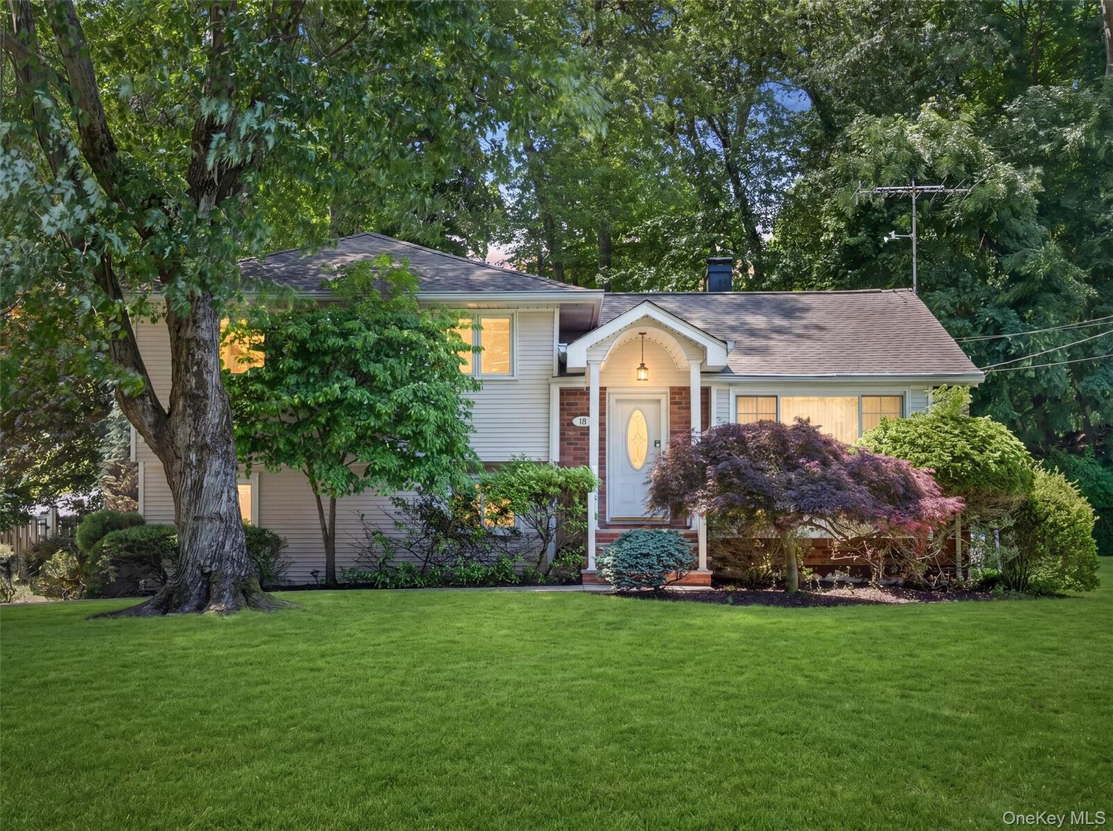 Property Photo:  18 Mark Lane  NY 10956 