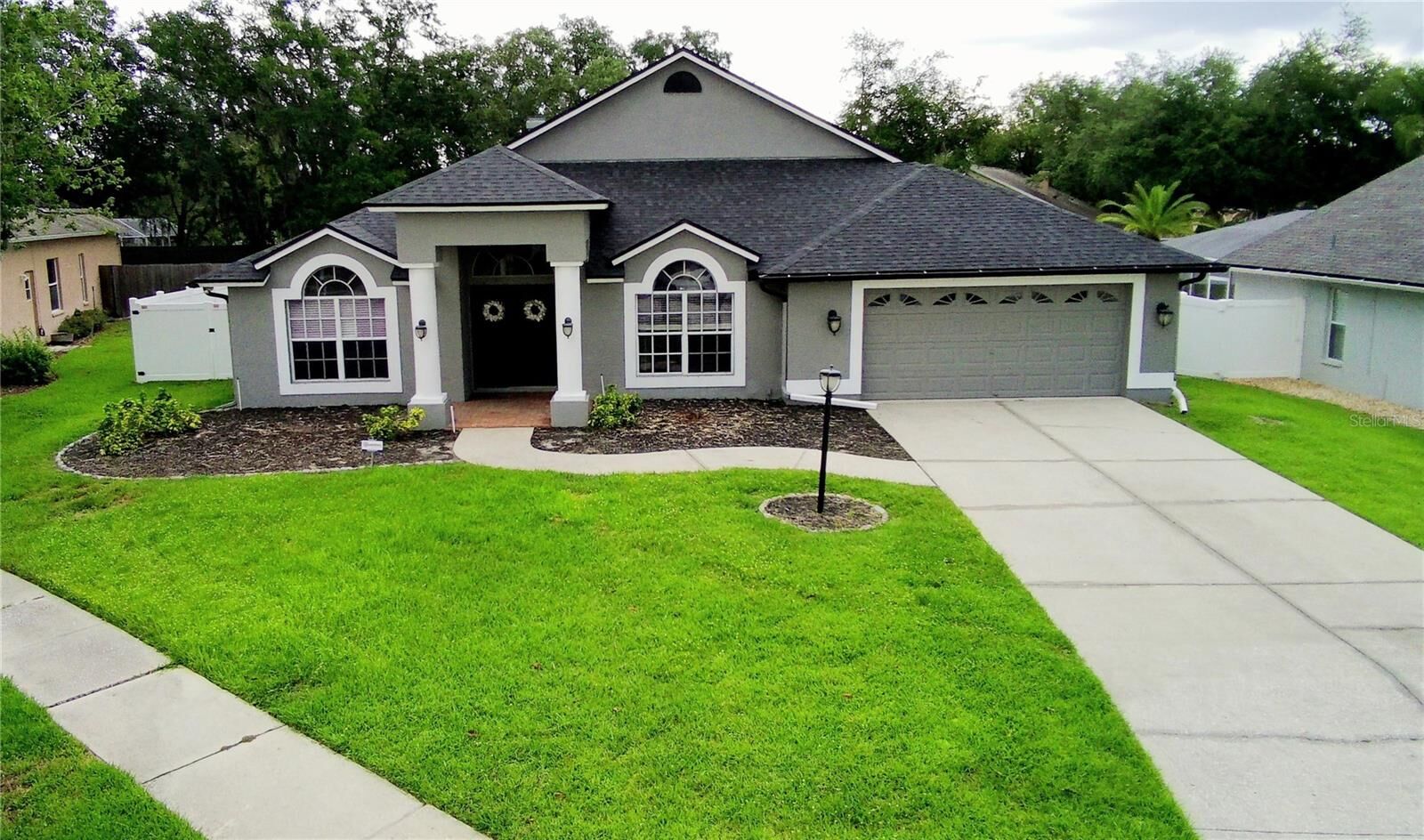 Property Photo:  18507 Country Crest Place  FL 33647 