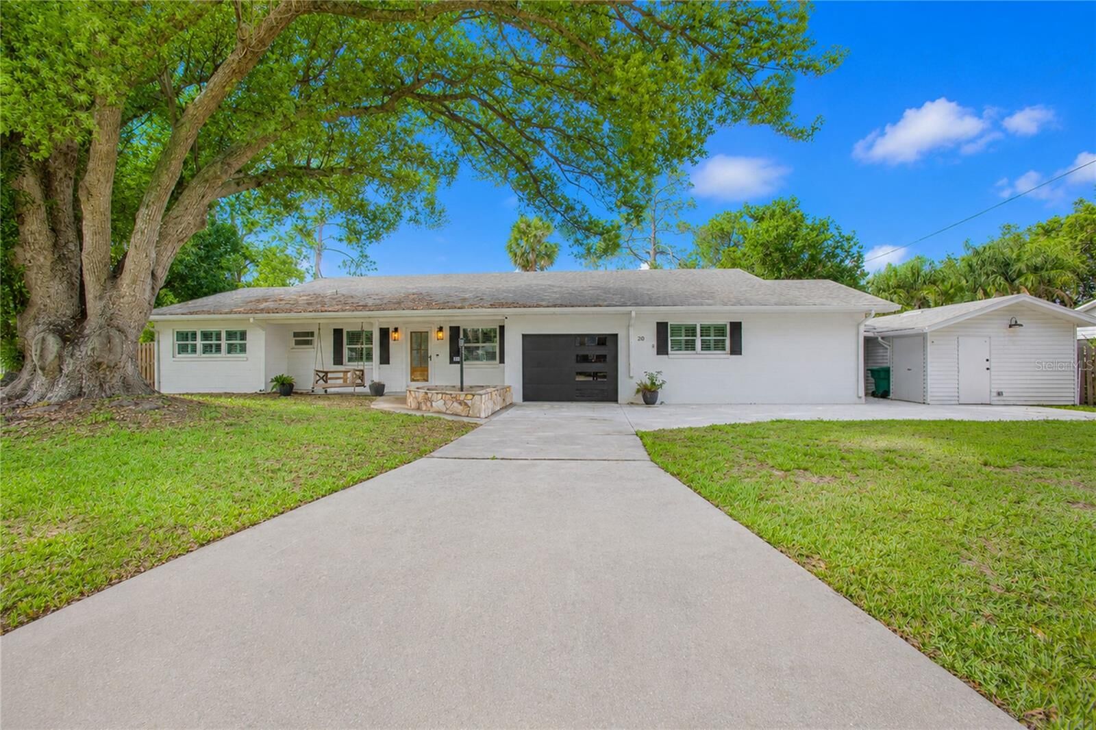 Property Photo:  20 E Division Street  FL 34787 