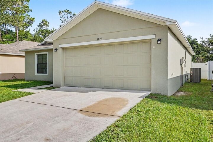 Property Photo: 1826 Wallace Manor Lane FL 33880