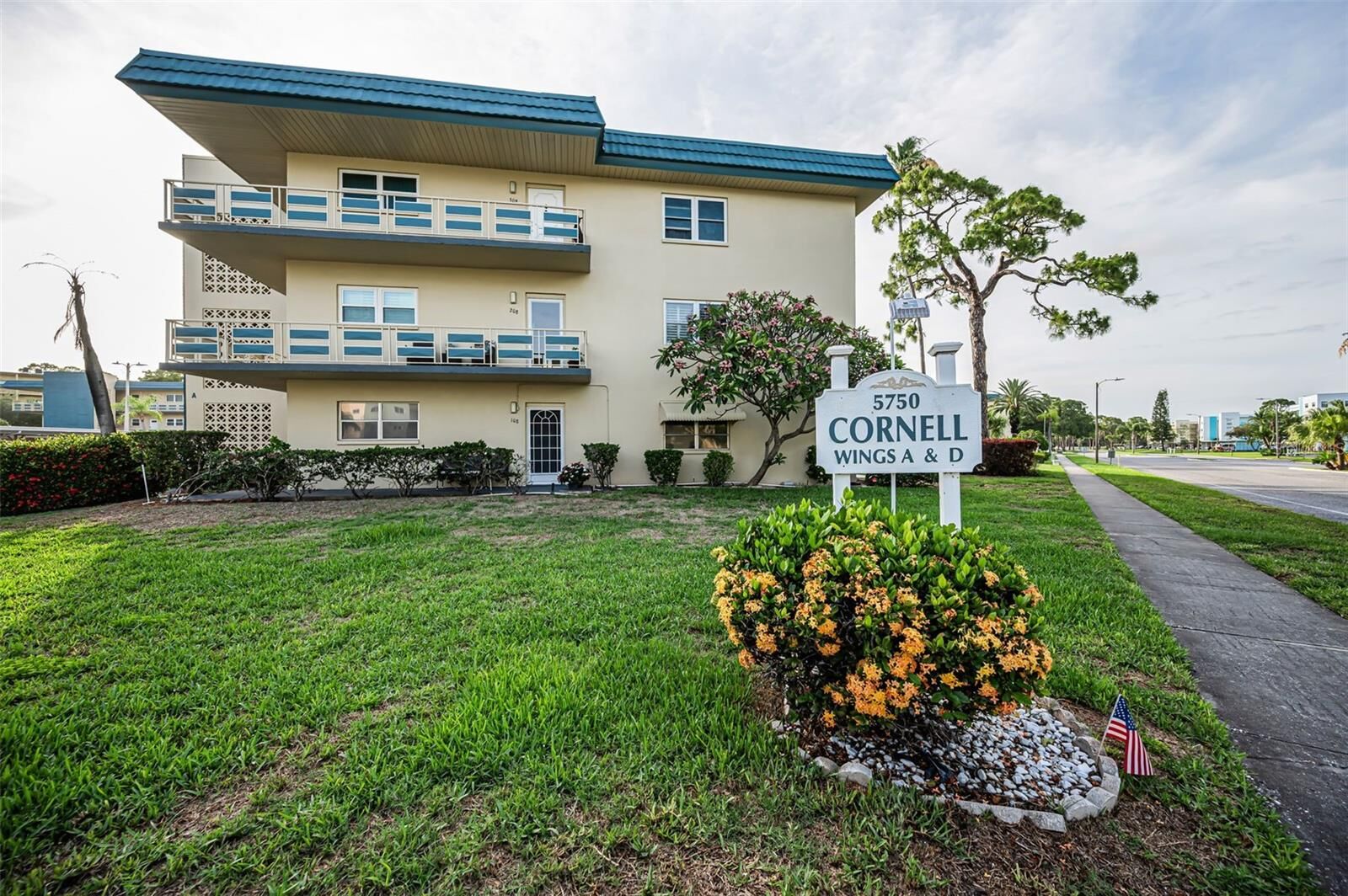 Property Photo:  5750 80th Street N D101  FL 33709 