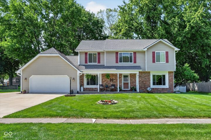 Property Photo:  818 Sunblest Boulevard  IN 46038 