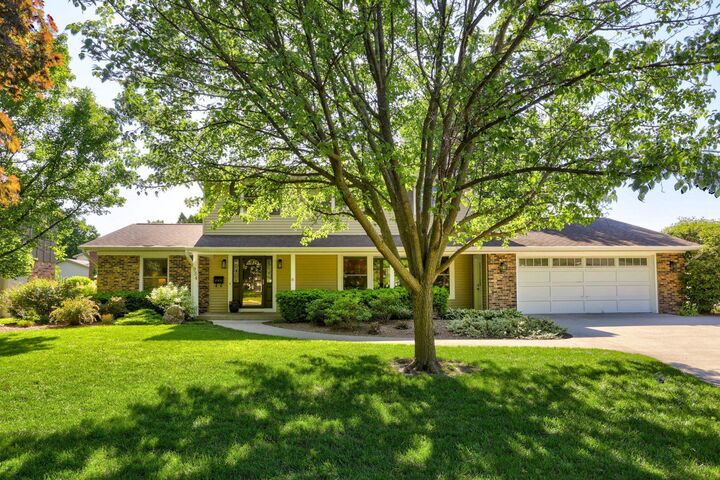 Property Photo:  934 Eastgate Court  MI 48734 