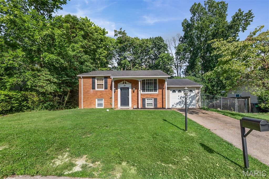 Property Photo: 6 Kingston Drive IL 62208