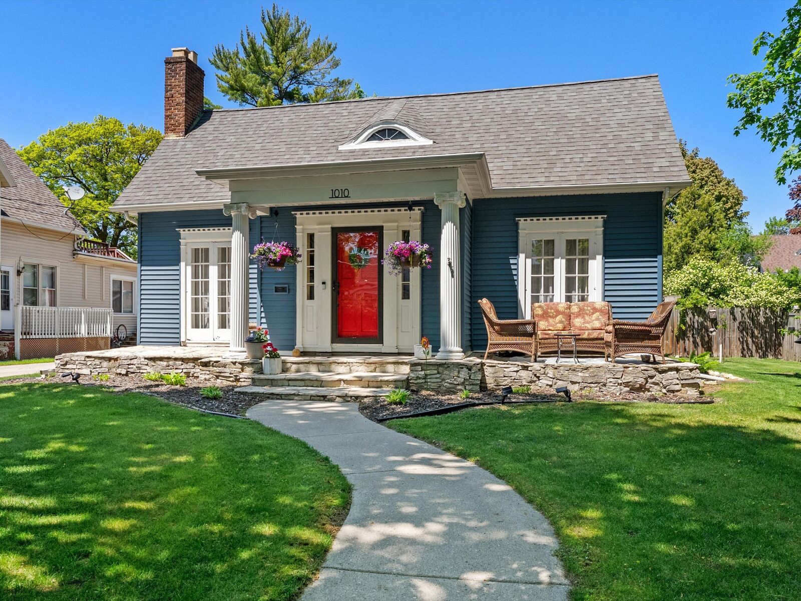 Property Photo: 1010 St. Clair St WI 54220