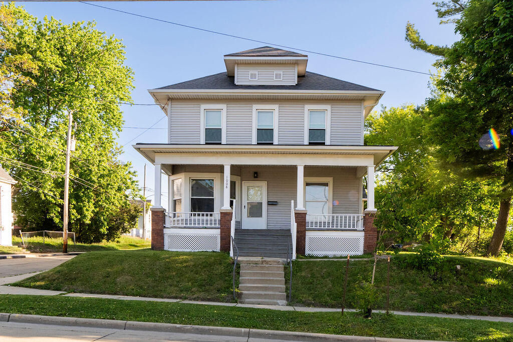 Property Photo: 1008 11th St WI 53403