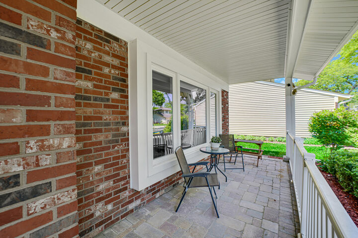 Property Photo: 459 Sussex Court IL 60089