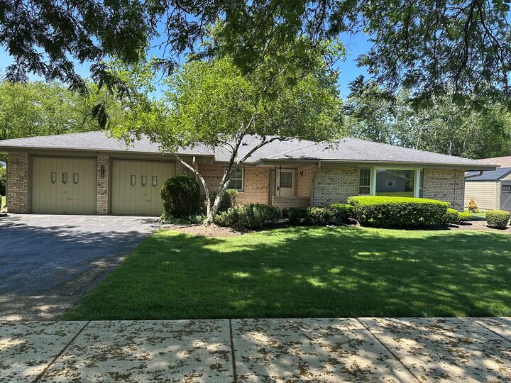 Property Photo:  214 S Walnut Lane  IL 60193 