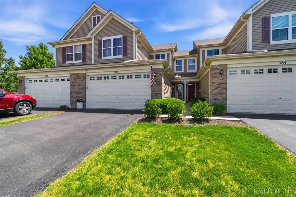 Property Photo:  386 Risen Star Lane  IL 60543 