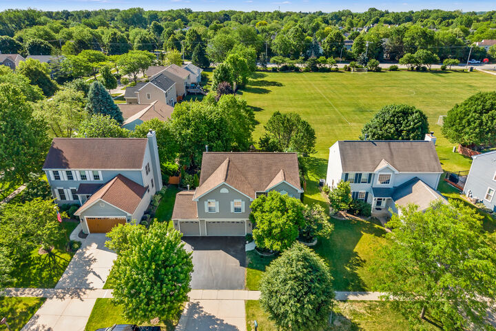 Property Photo:  5718 Breezeland Road  IL 60110 
