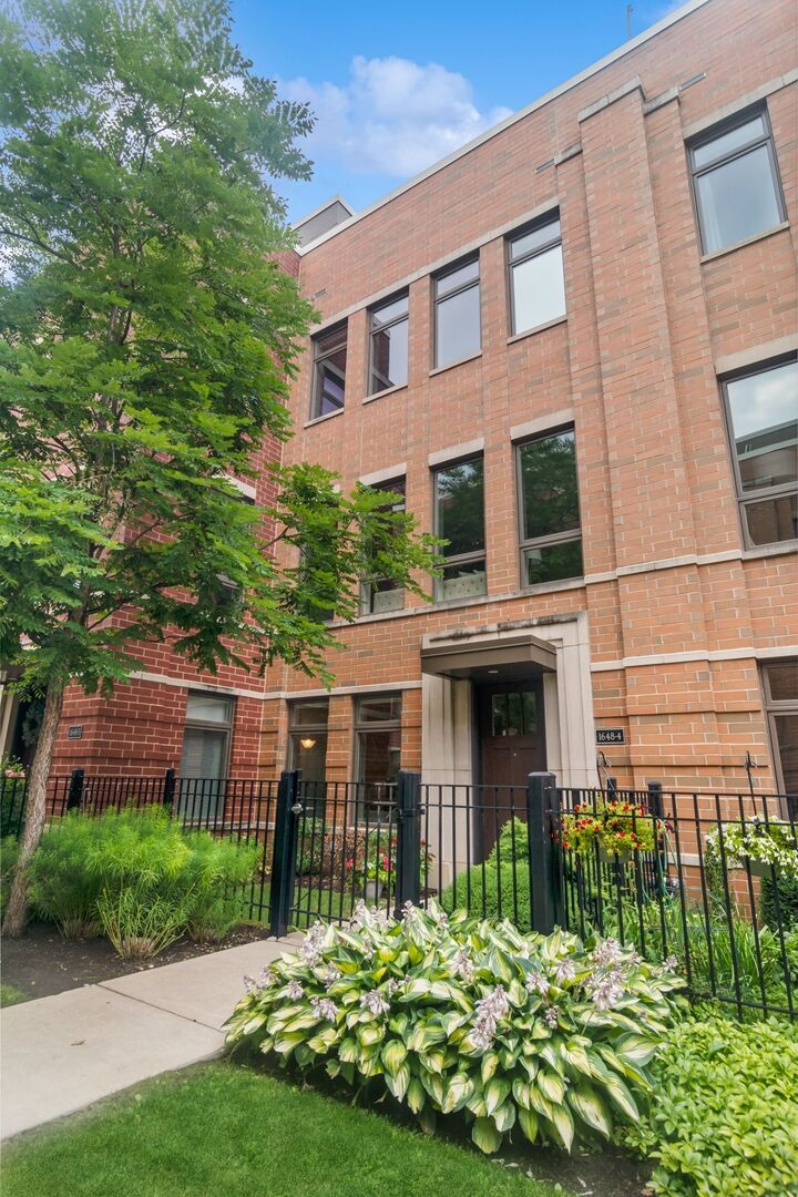 Property Photo:  1648 S Prairie Avenue 4  IL 60616 