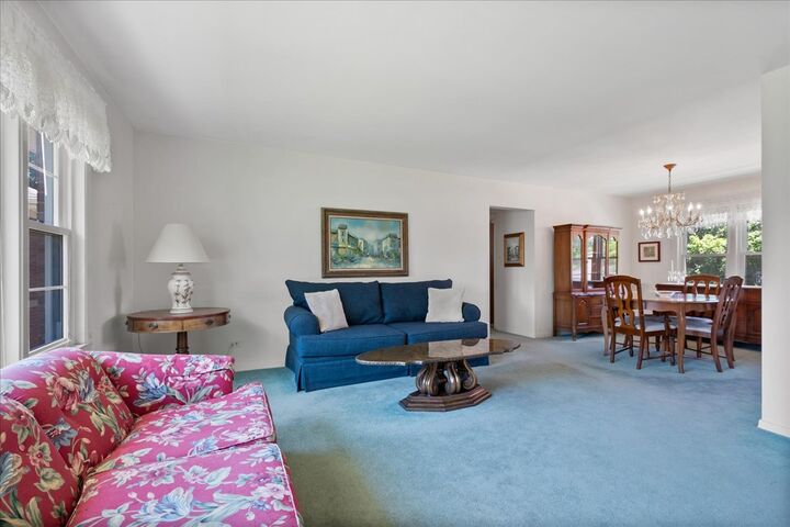 Property Photo: 12 N Home Avenue 2W IL 60068
