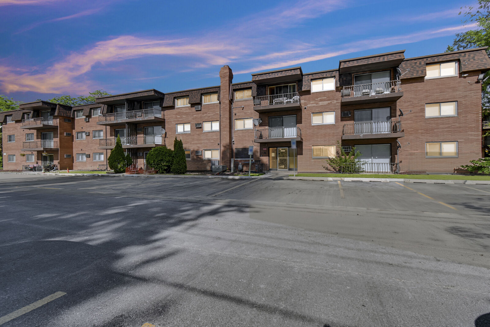 Property Photo:  18555 Hickory Court 24  IL 60438 