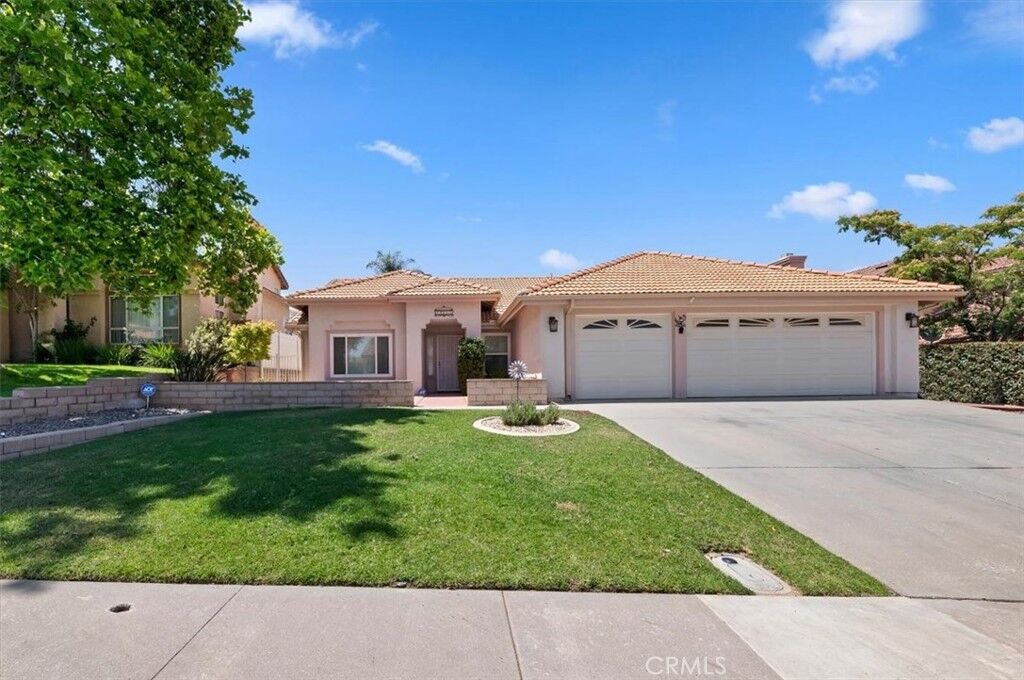 Property Photo:  10045 Miracanto  CA 92557 