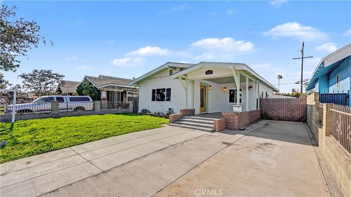 Property Photo:  1933 W 43rd Place  CA 90062 