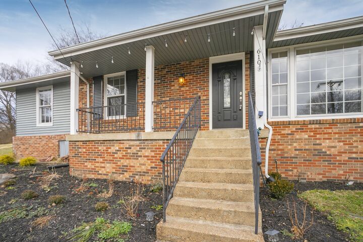 Property Photo: 610 Ashley Ct TN 37211