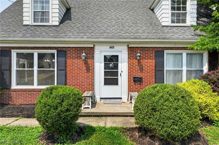Property Photo: 683 E Ford Avenue OH 44203