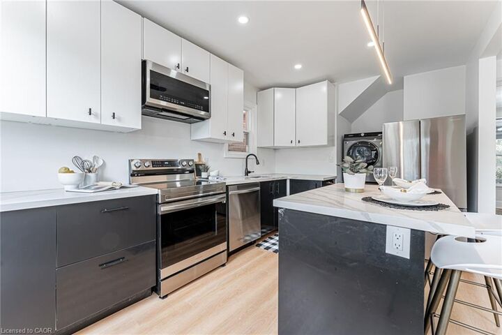 Property Photo:  15 Barnesdale Avenue N 1  ON L8L 6R4 