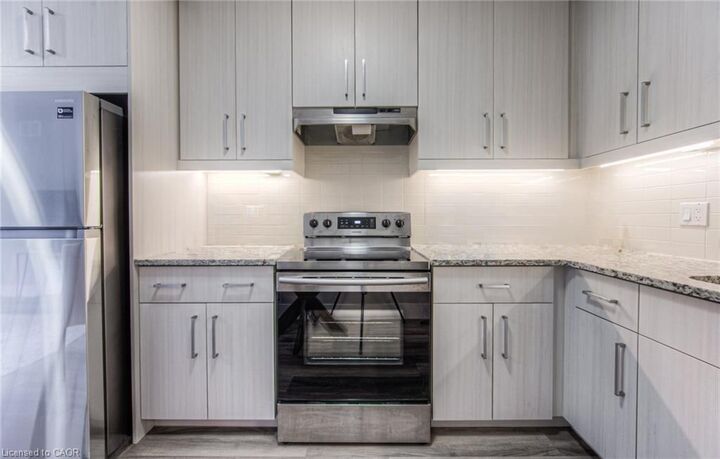 Property Photo:  54 Bridge Street W 1  ON N2K 0G4 