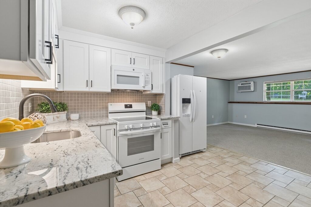 Property Photo:  39 Pleasant Street A6  MA 01532 