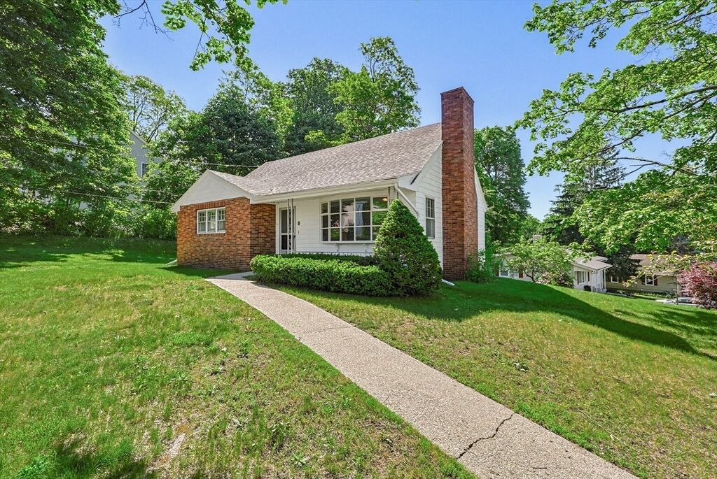 Property Photo:  24 Cherry St  MA 01562 
