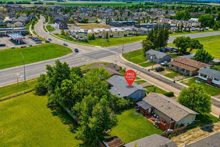 Property Photo:  1652 Boutellier Close  AB T0M 1R0 