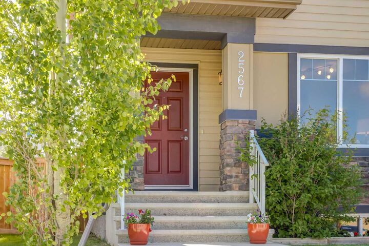 Property Photo:  2567 Reunion Square NW  AB T4B 0M4 
