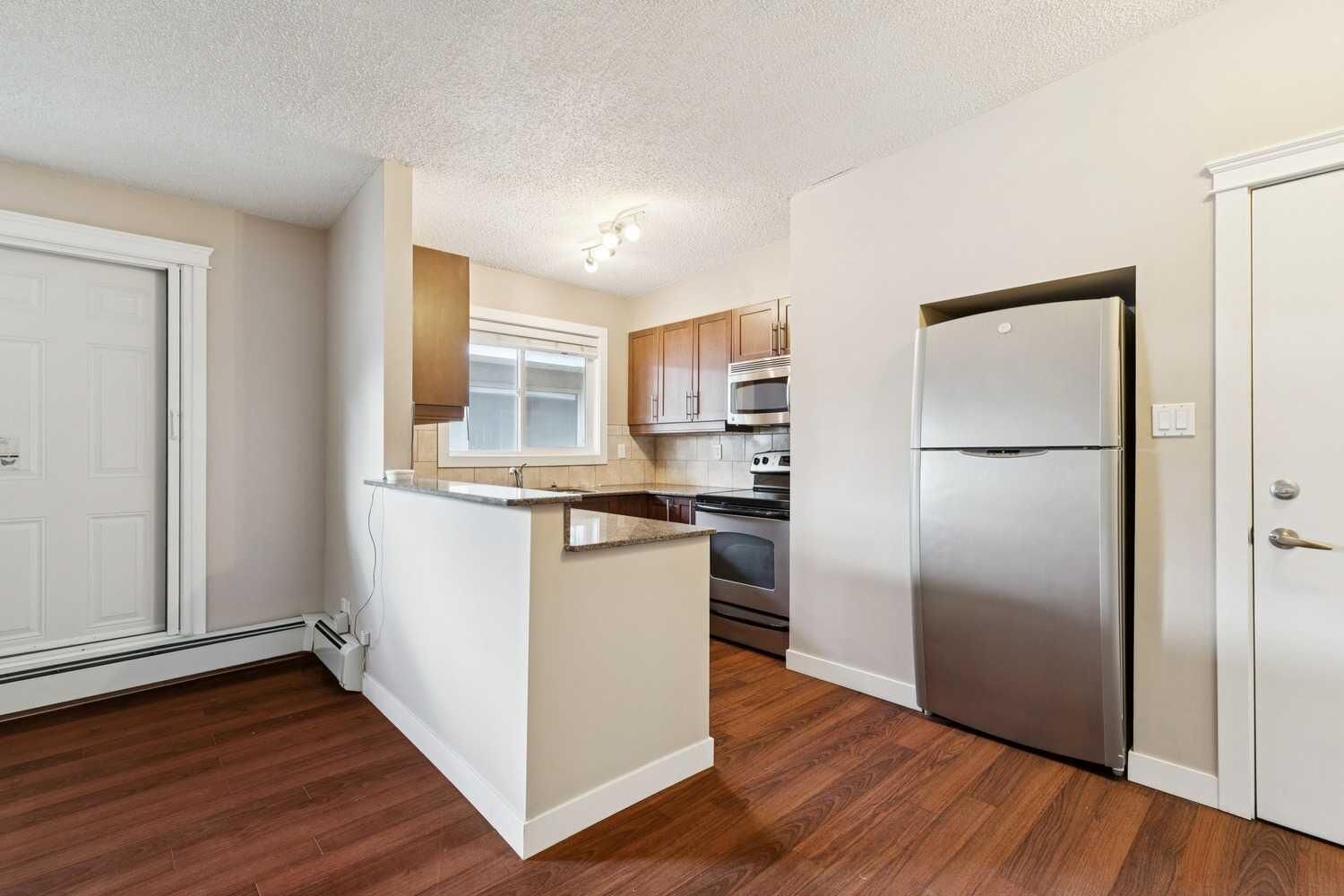 Property Photo:  605 67 Avenue SW 4  AB T2V 0M3 