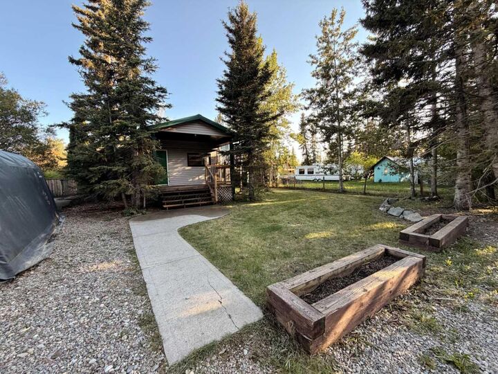 Property Photo:  987 1 Avenue  AB T0M 1X0 