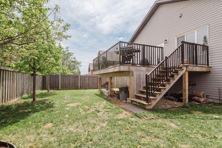 Photo de la propriété: A & B, 12429 103B Street A &Amp B AB T8V 2R1