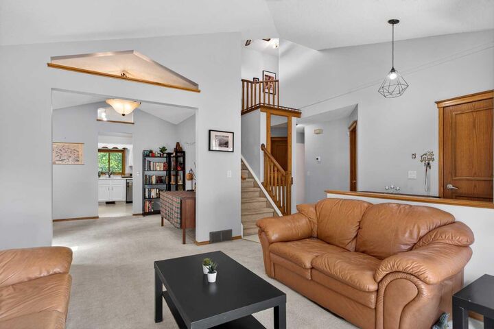 Property Photo:  60 Scandia Hill NW  AB T3L 1T8 