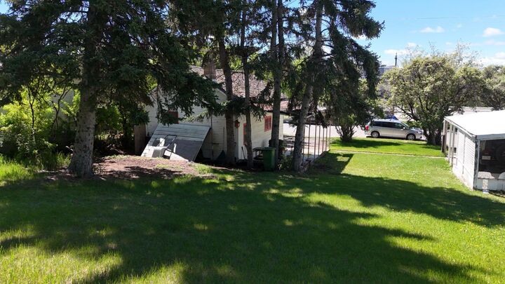 Property Photo:  328 Third Street W  AB T4C 1Z6 