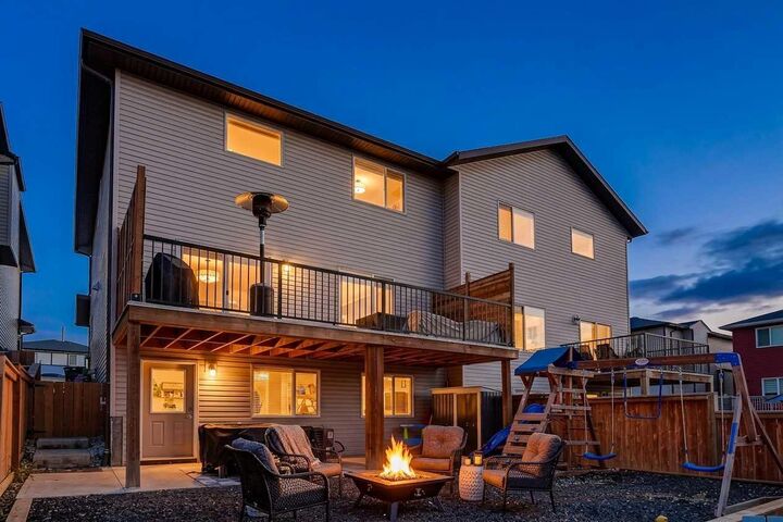 Property Photo:  42 Baysprings Way SW  AB T4B 4C4 