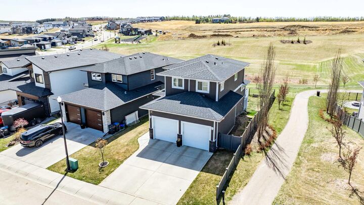 Property Photo:  19 Vanveller Way  AB T4S 0M4 