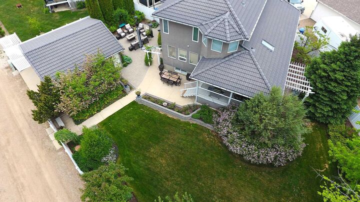 Property Photo:  447 Spruce Way SE  AB T1B 4L5 