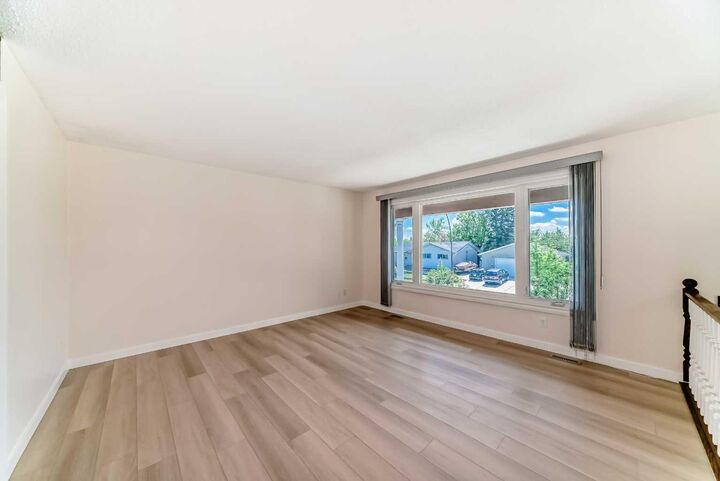 Photo de la propriété: 512 Hunterplain Hill NW AB T2K 4L7