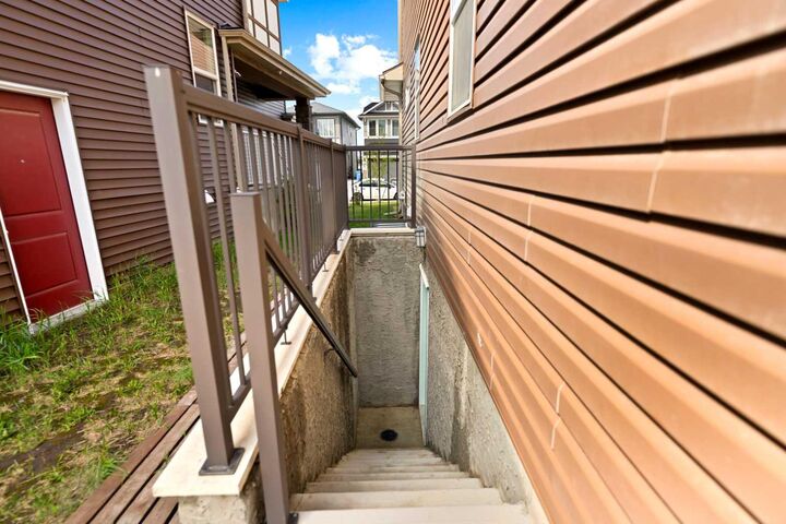 Property Photo:  249 Lucas Crescent NW  AB T3P 1M8 