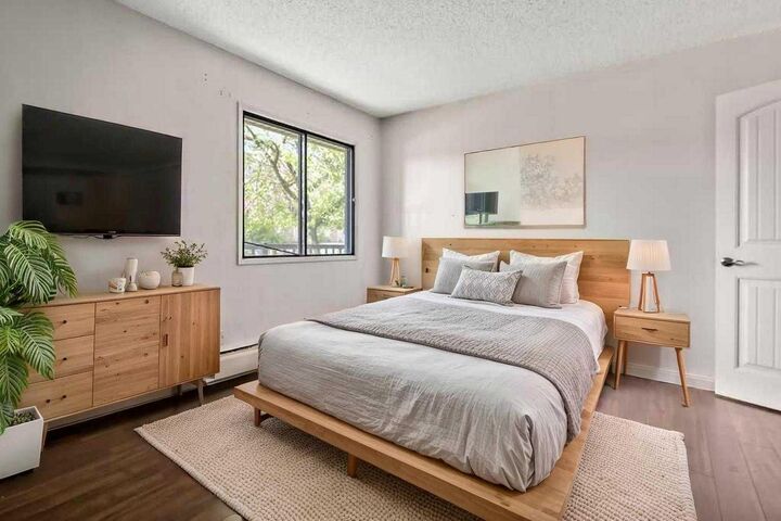 Property Photo: 1512 16 Avenue SW 204 AB T3C 0Z8