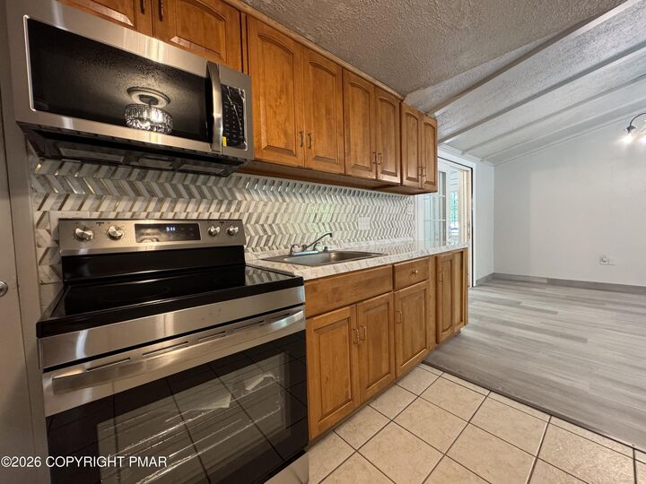 Property Photo:  2117 Heathrow Lane  PA 18360 