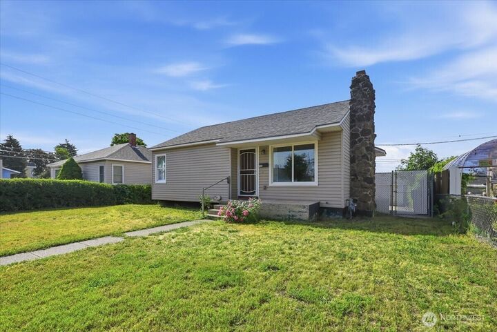 Property Photo: 1324 E Kiernan Avenue WA 99207