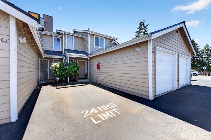Property Photo:  1405 S 308th Lane  WA 98003 