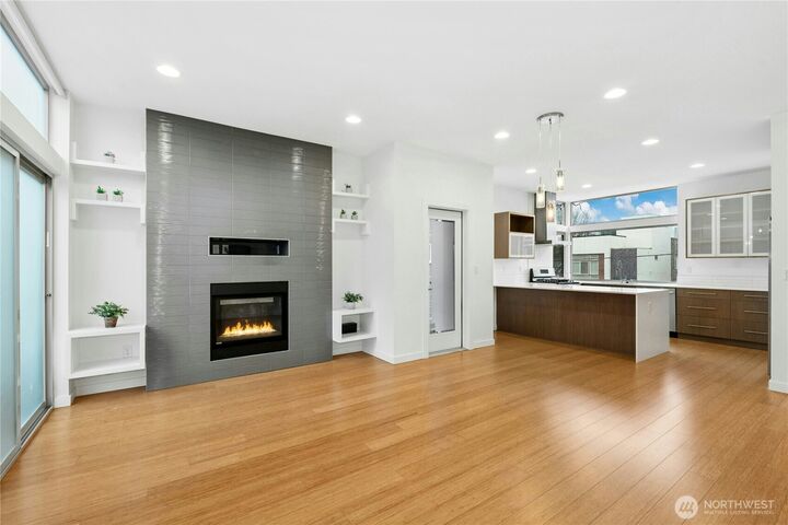 Property Photo: 2114 E James Street WA 98122