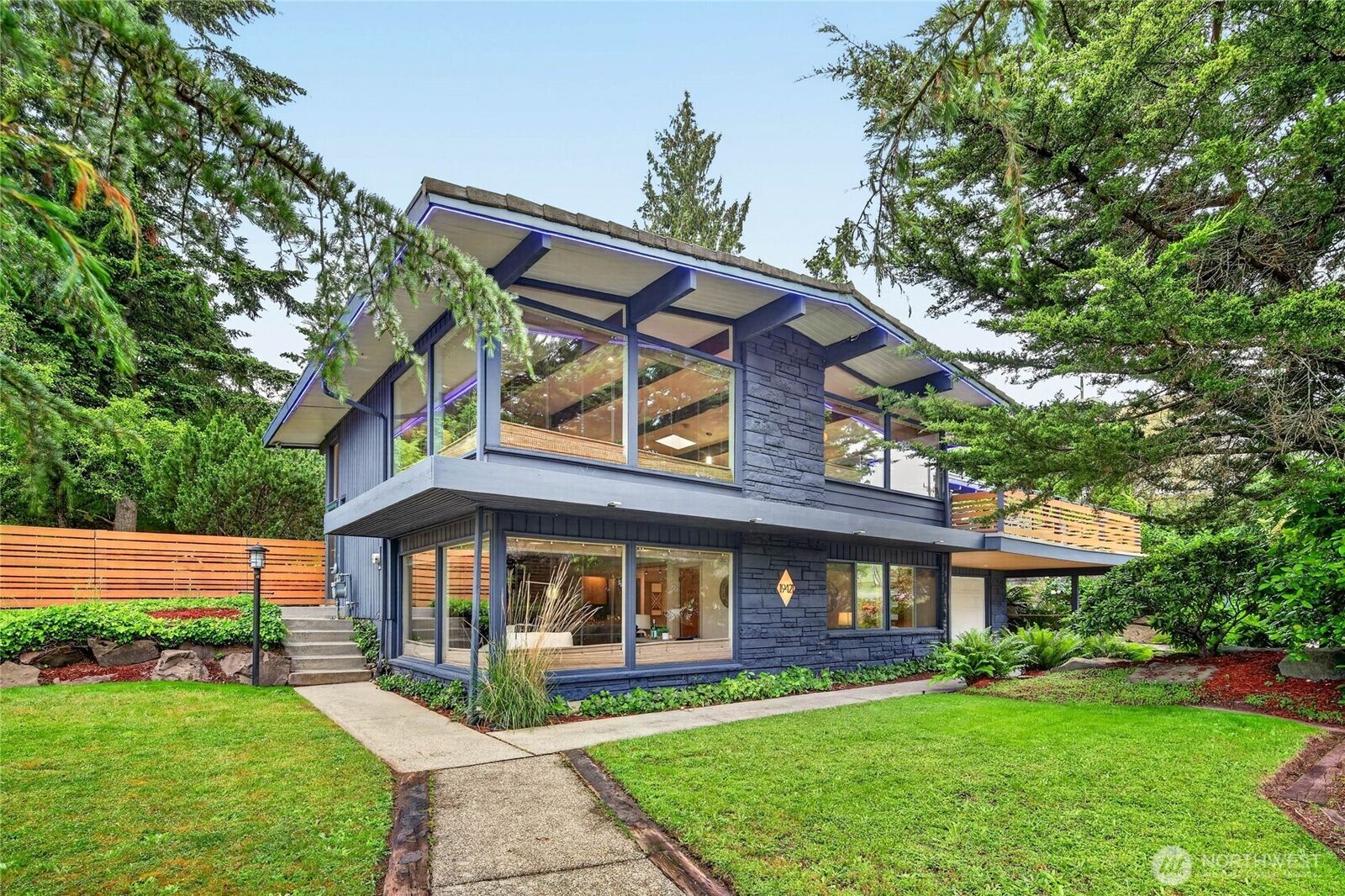 Property Photo:  19421  46th Avenue NE  WA 98155 