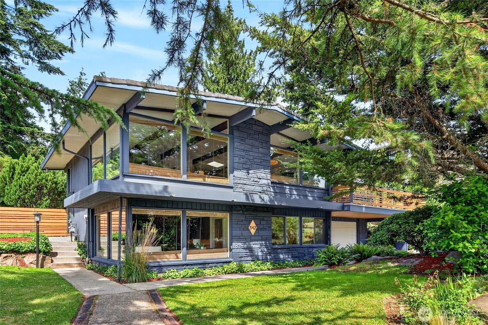 Property Photo:  19421  46th Avenue NE  WA 98155 