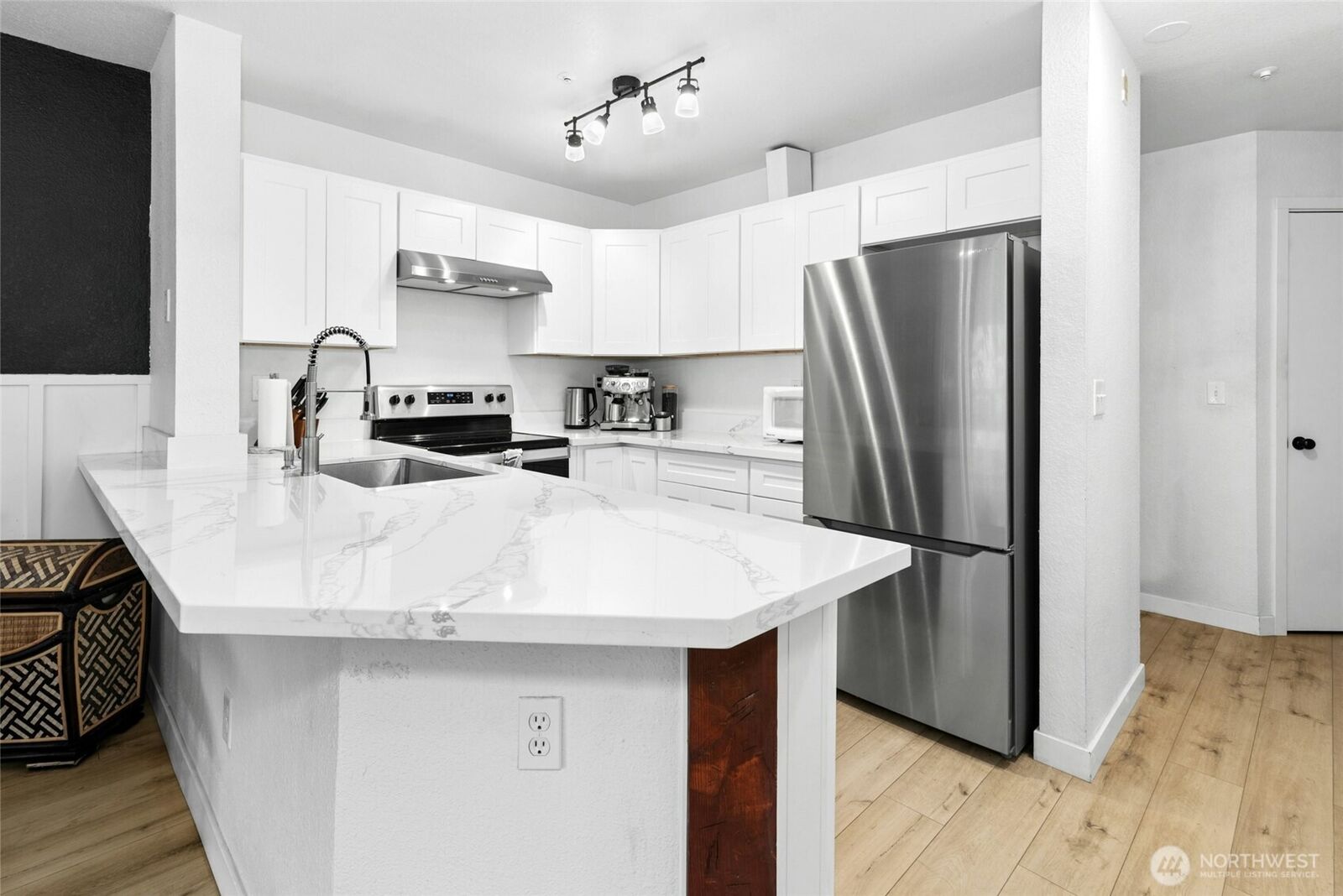 Property Photo: 17300 91st Avenue NE B101 WA 98011
