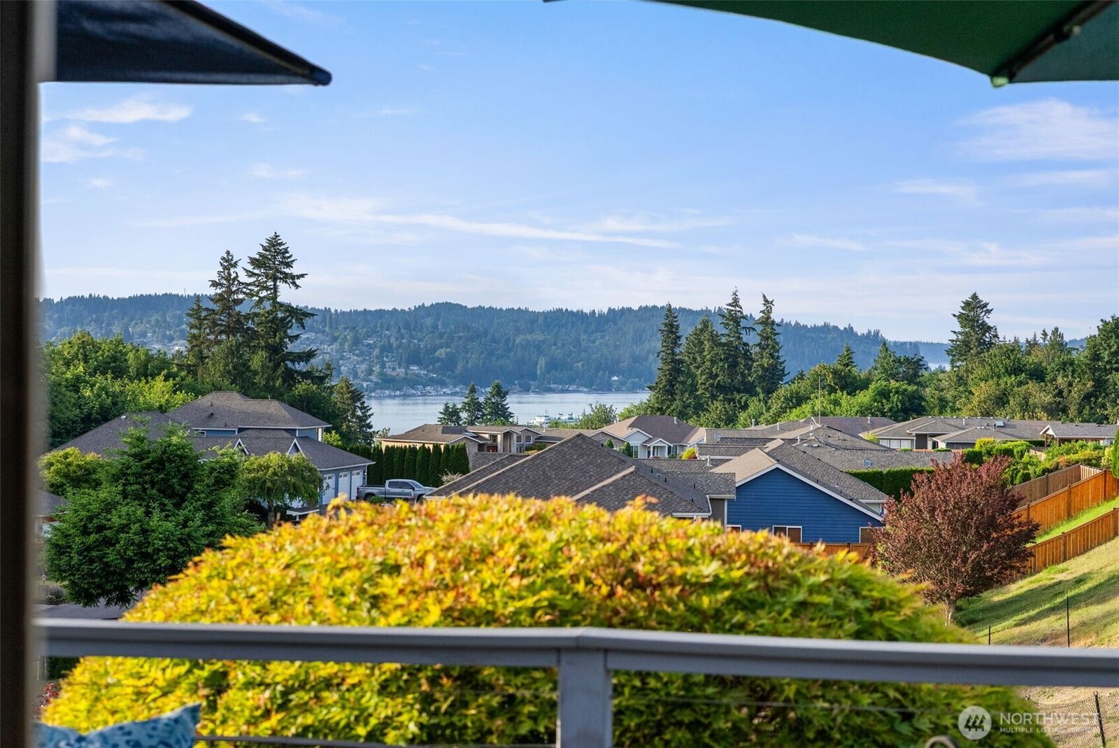 Property Photo:  650  Medallion Place E  WA 98366 